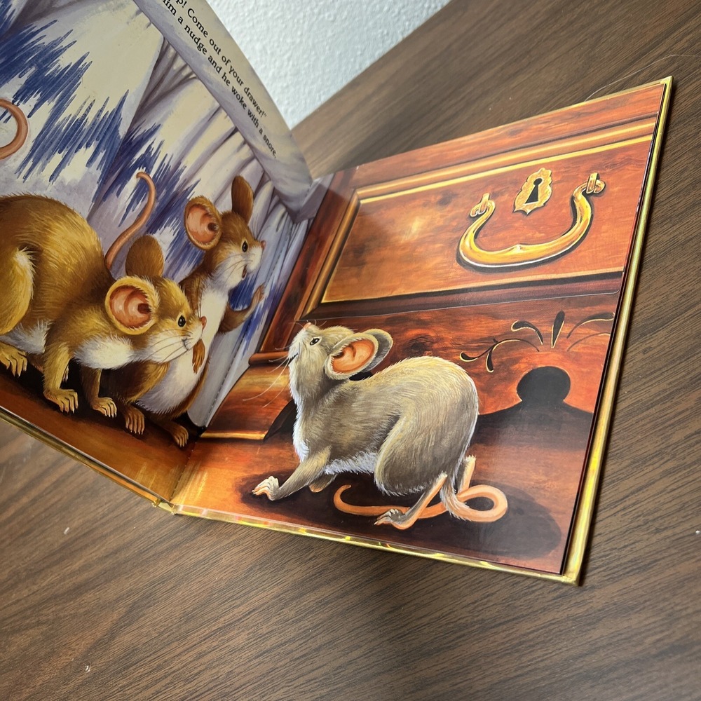 Pop Up The Christmas Surprise: A Classic Mouse Family Tale (Kidsbooks, 2006) - Picture 10 of 14